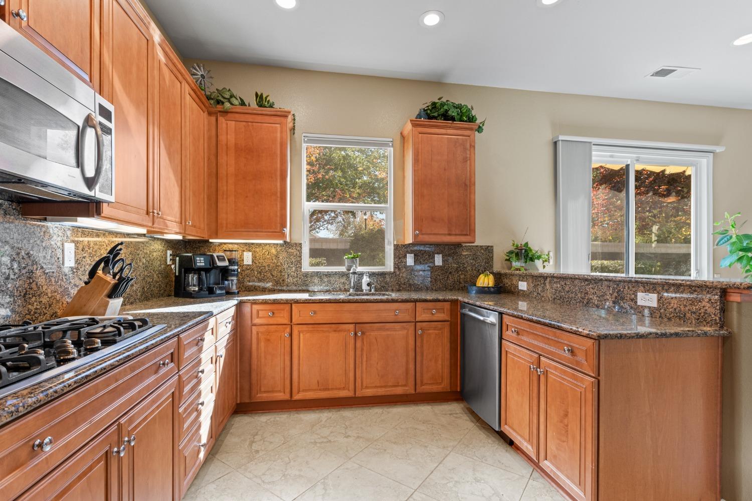 Detail Gallery Image 25 of 38 For 2136 Land End Loop, Roseville,  CA 95747 - 3 Beds | 2 Baths