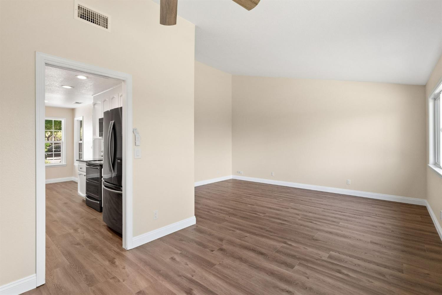 Detail Gallery Image 7 of 24 For 3697 Halter Ct, Sacramento,  CA 95821 - 3 Beds | 2 Baths