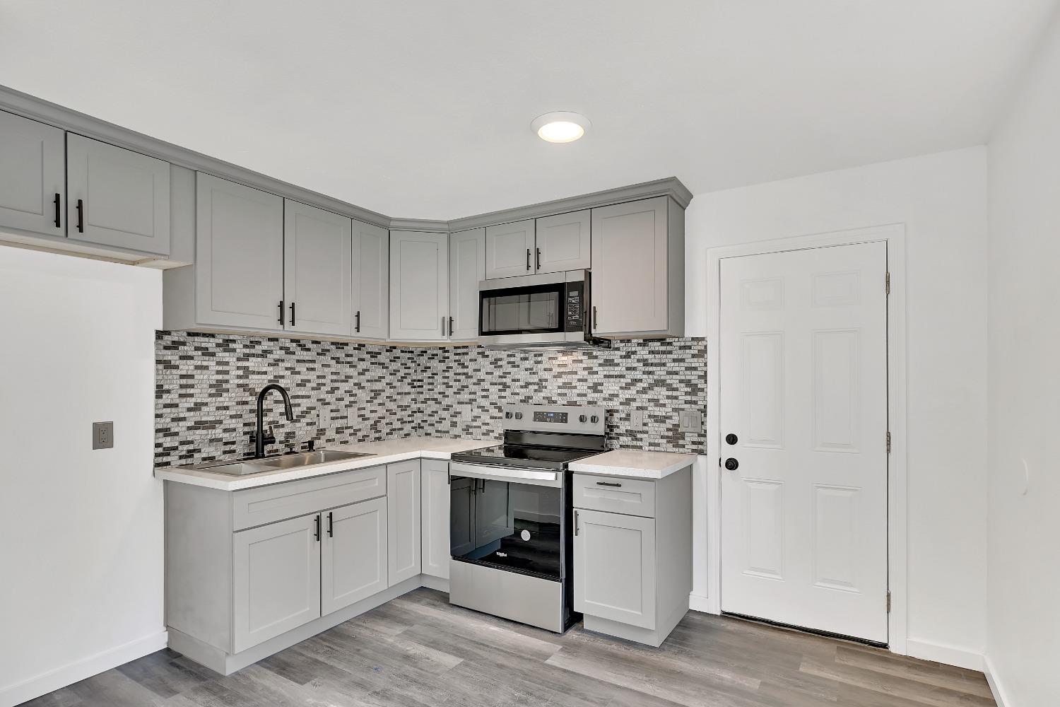 Detail Gallery Image 11 of 33 For 3221 San Jose Way, Sacramento,  CA 95817 - 2 Beds | 1 Baths