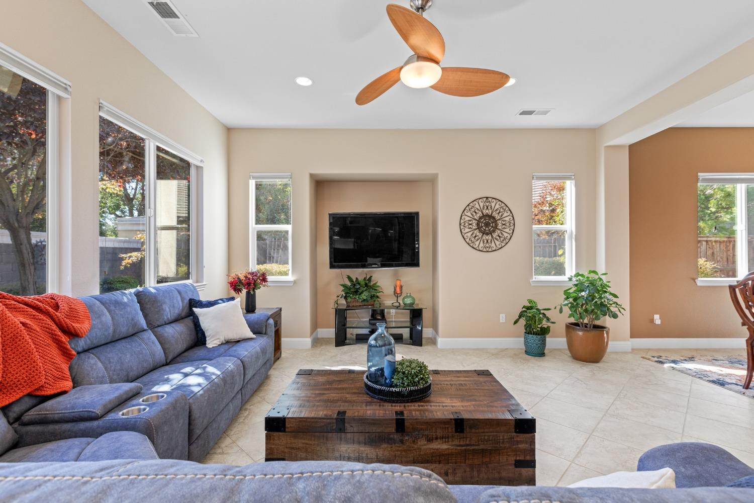 Detail Gallery Image 29 of 38 For 2136 Land End Loop, Roseville,  CA 95747 - 3 Beds | 2 Baths