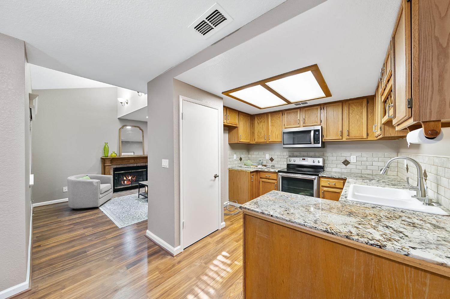 Detail Gallery Image 13 of 36 For 6224 Oak Valley Ln, Citrus Heights,  CA 95621 - 3 Beds | 2/1 Baths