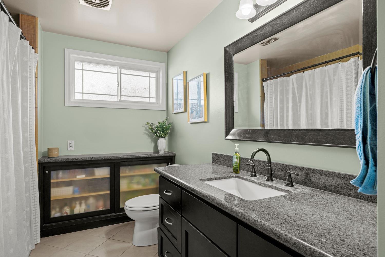 Detail Gallery Image 31 of 60 For 4524 Argonaut Way, Sacramento,  CA 95864 - 3 Beds | 2/1 Baths