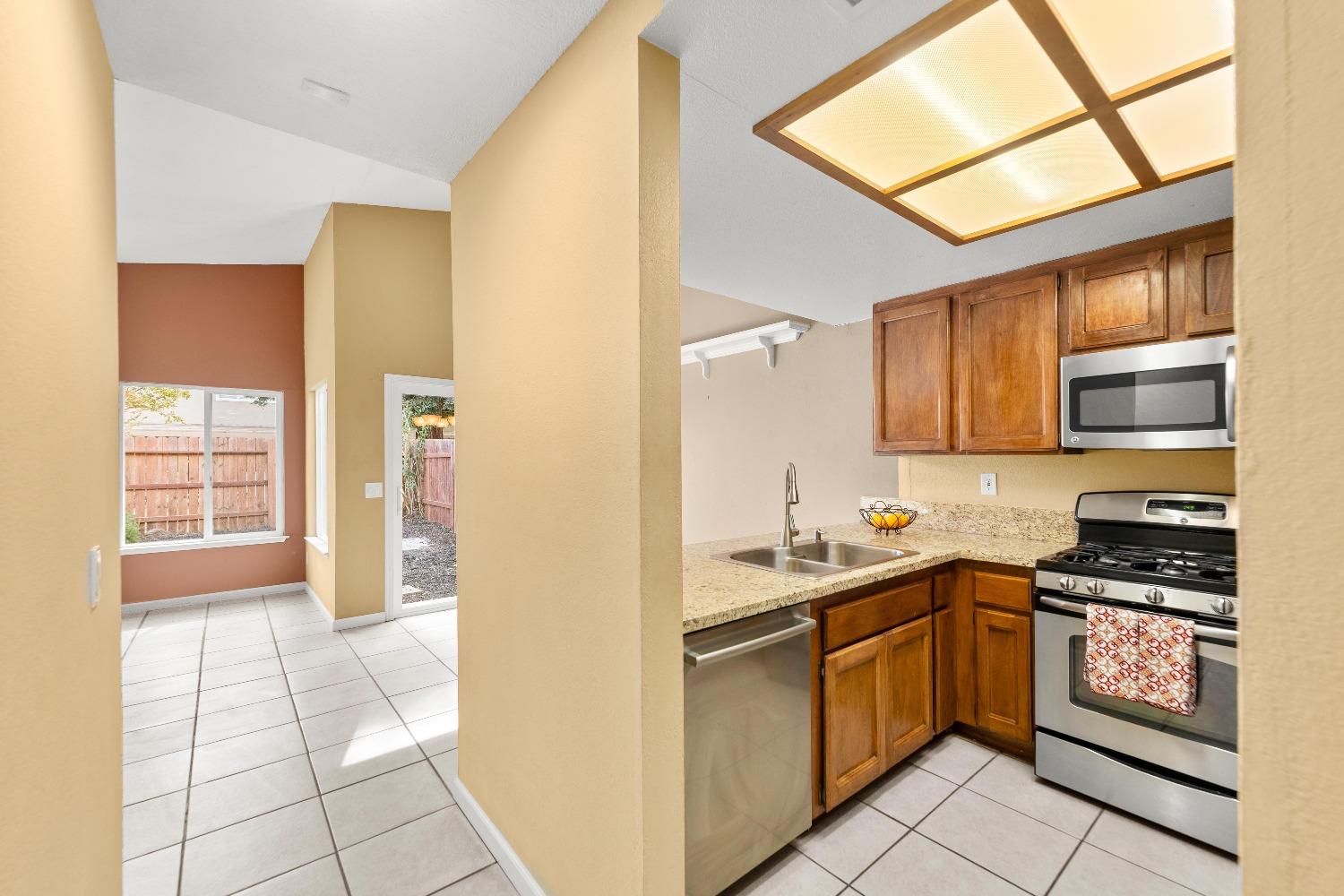 Detail Gallery Image 17 of 53 For 1236 Andalusia Dr, Sacramento,  CA 95833 - 2 Beds | 2 Baths