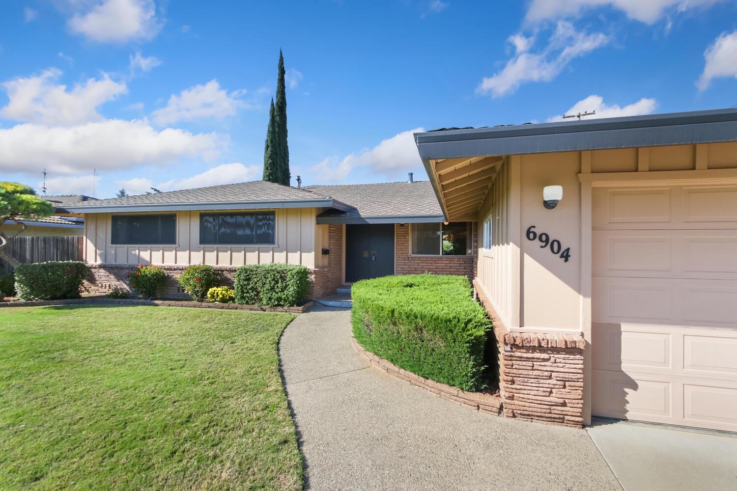 Detail Gallery Image 1 of 1 For 6904 Sierra Bonita Way, Sacramento,  CA 95831 - 3 Beds | 2/1 Baths