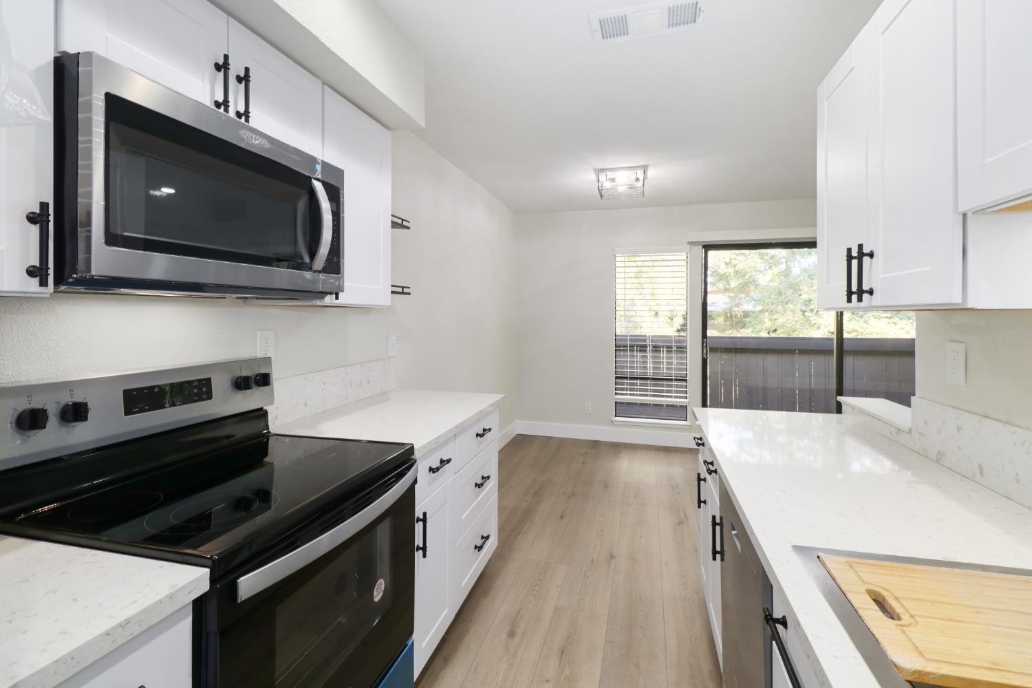 Detail Gallery Image 26 of 68 For 2408 Larkspur Ln #248,  Sacramento,  CA 95825 - 2 Beds | 1/1 Baths