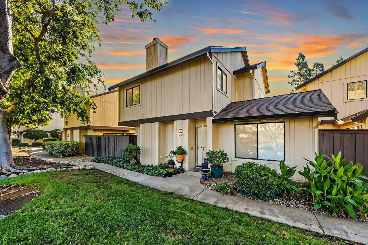 Detail Gallery Image 1 of 43 For 8529 Center Pkwy, Sacramento,  CA 95823 - 3 Beds | 2/1 Baths