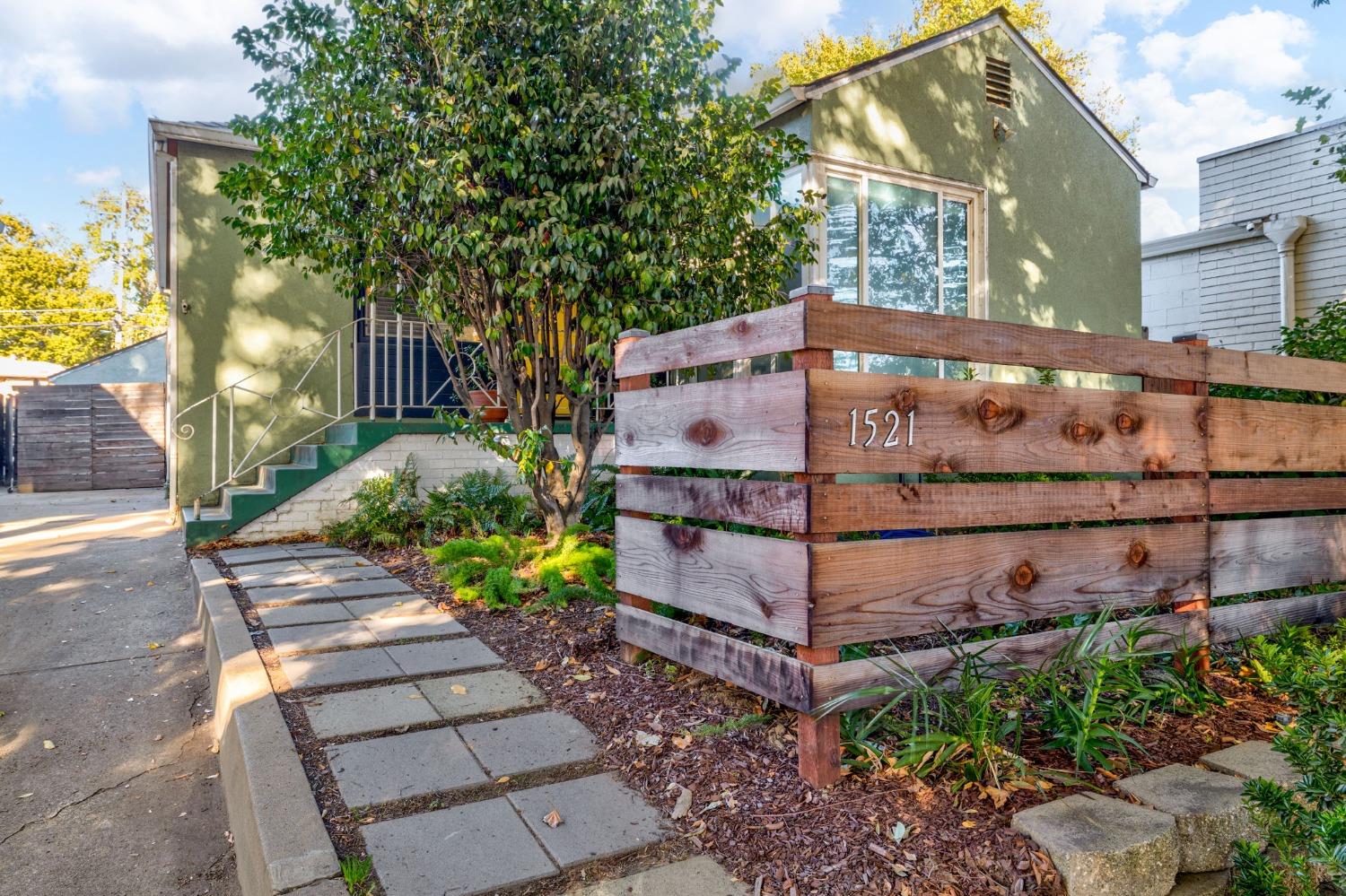 Detail Gallery Image 1 of 65 For 1521 W St, Sacramento,  CA 95818 - 2 Beds | 1 Baths