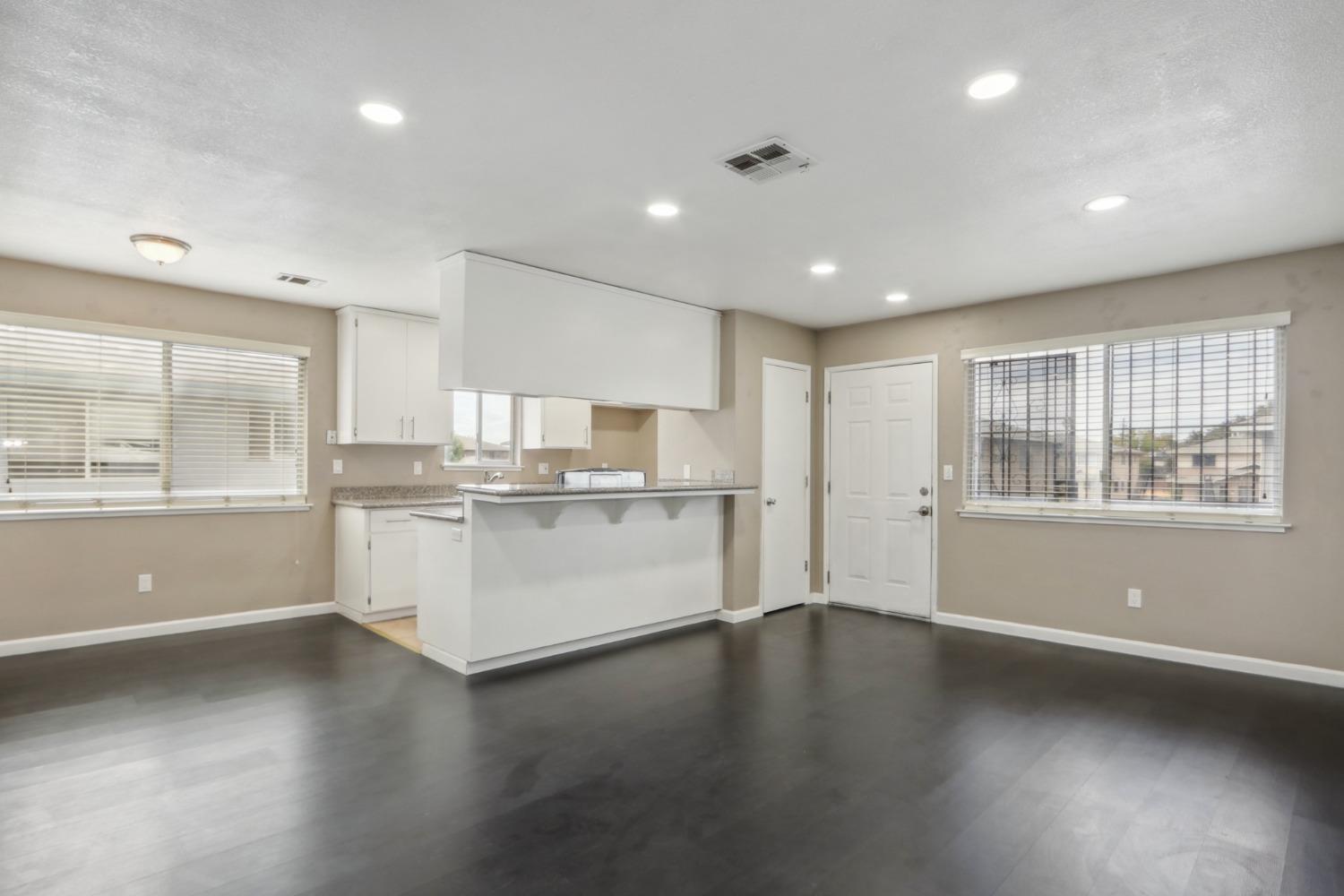 Detail Gallery Image 2 of 27 For 4415 Calandria St #4,  Stockton,  CA 95207 - 2 Beds | 1 Baths