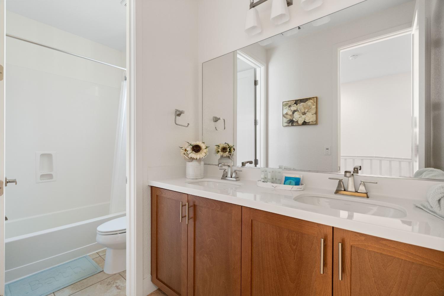 Detail Gallery Image 23 of 49 For 2100 Carbondale Cir, Dublin,  CA 94568 - 3 Beds | 3/1 Baths