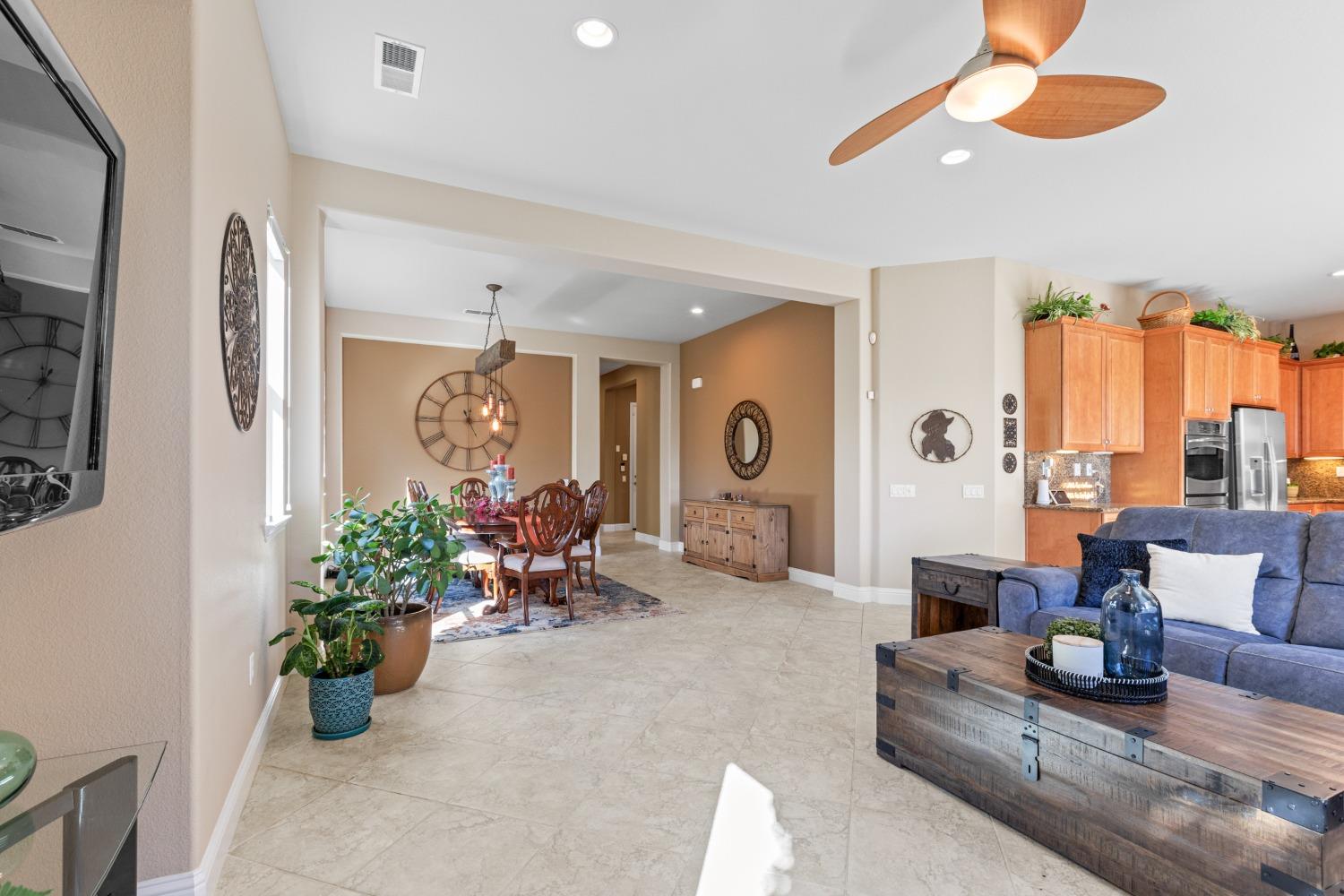 Detail Gallery Image 19 of 38 For 2136 Land End Loop, Roseville,  CA 95747 - 3 Beds | 2 Baths