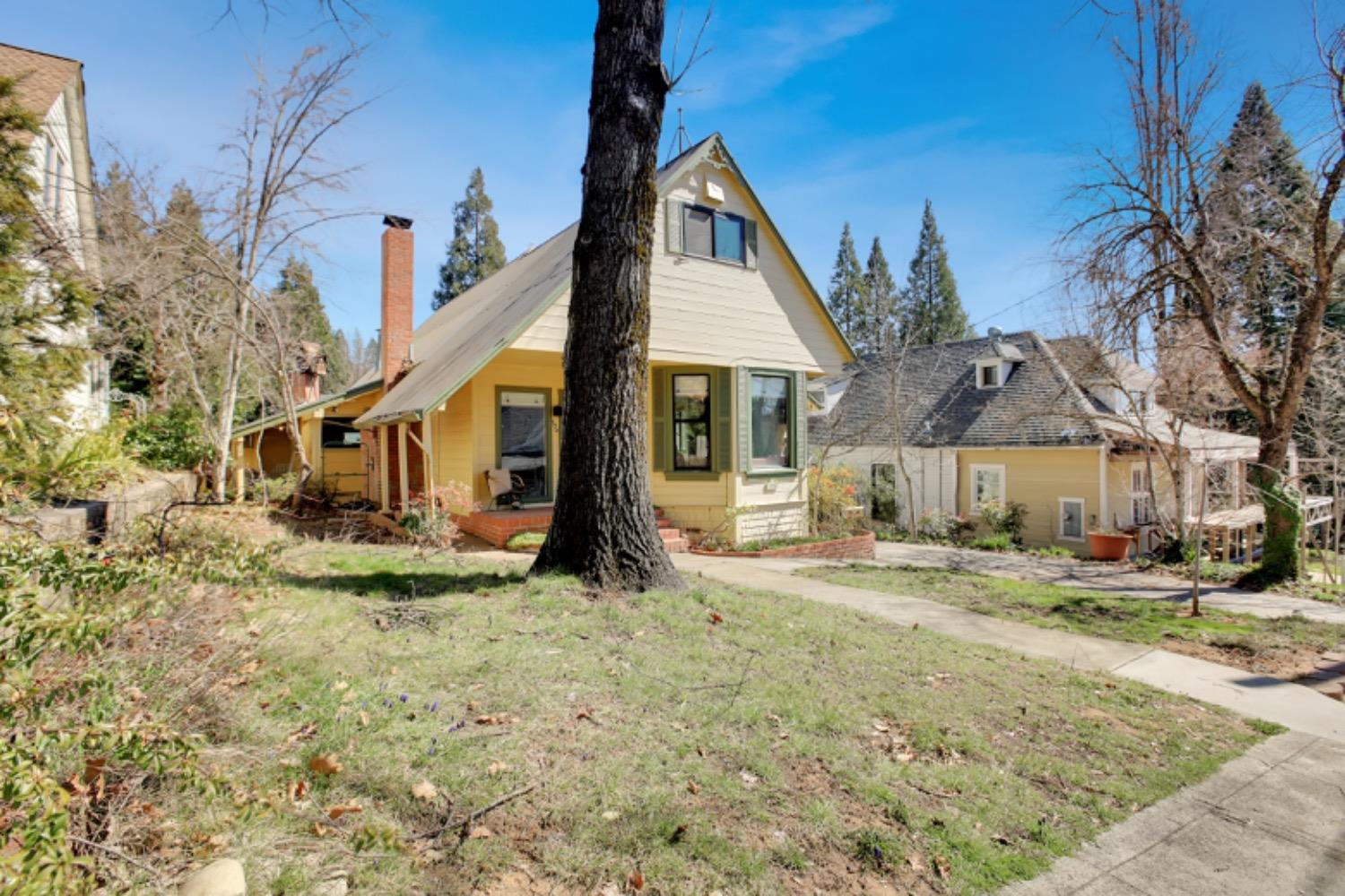 Detail Gallery Image 2 of 38 For 524 Coyote St, Nevada City,  CA 95959 - 3 Beds | 2 Baths