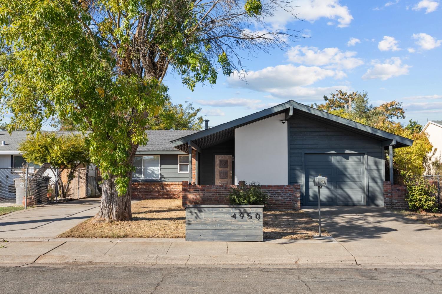 Detail Gallery Image 1 of 37 For 4950 78th St, Sacramento,  CA 95820 - 3 Beds | 1 Baths