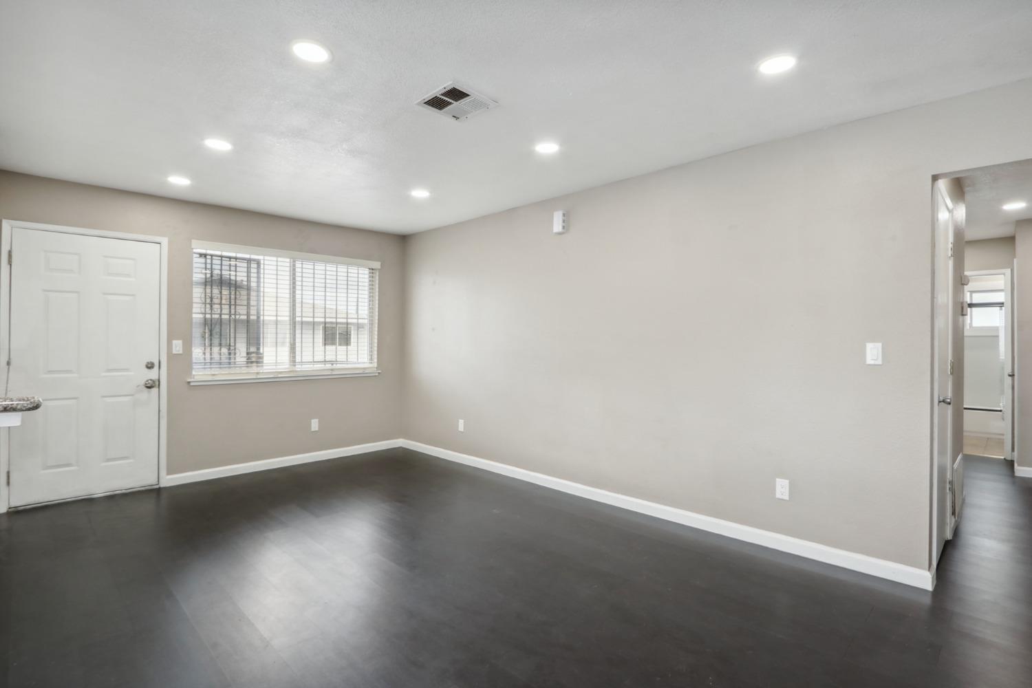 Detail Gallery Image 11 of 27 For 4415 Calandria St #4,  Stockton,  CA 95207 - 2 Beds | 1 Baths