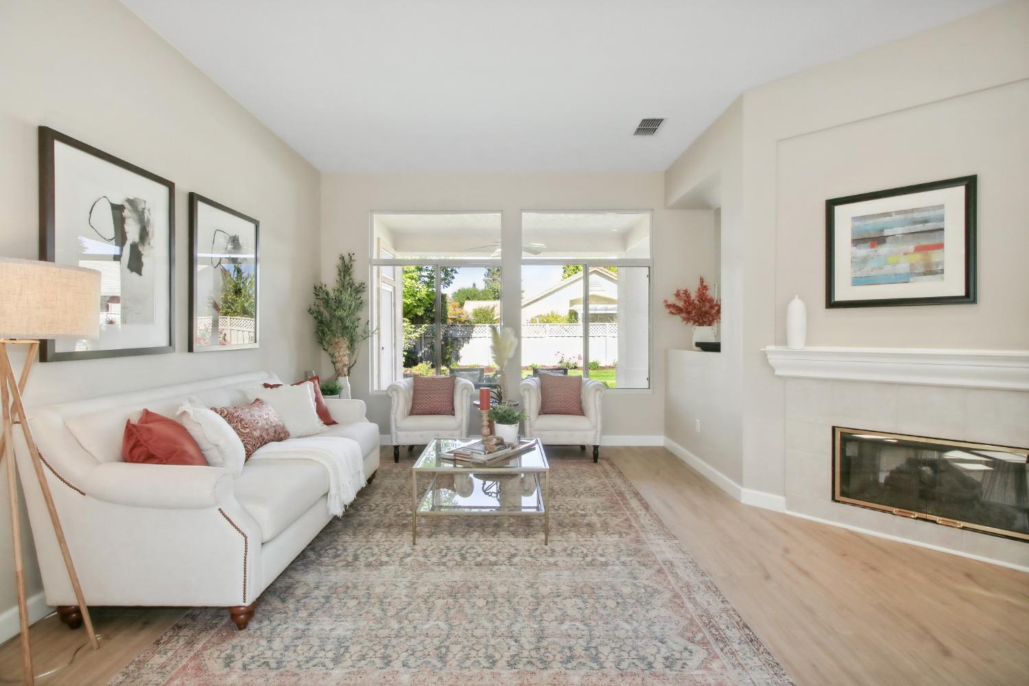 Detail Gallery Image 5 of 56 For 5345 Dreamgarden Loop, Roseville,  CA 95747 - 3 Beds | 2 Baths