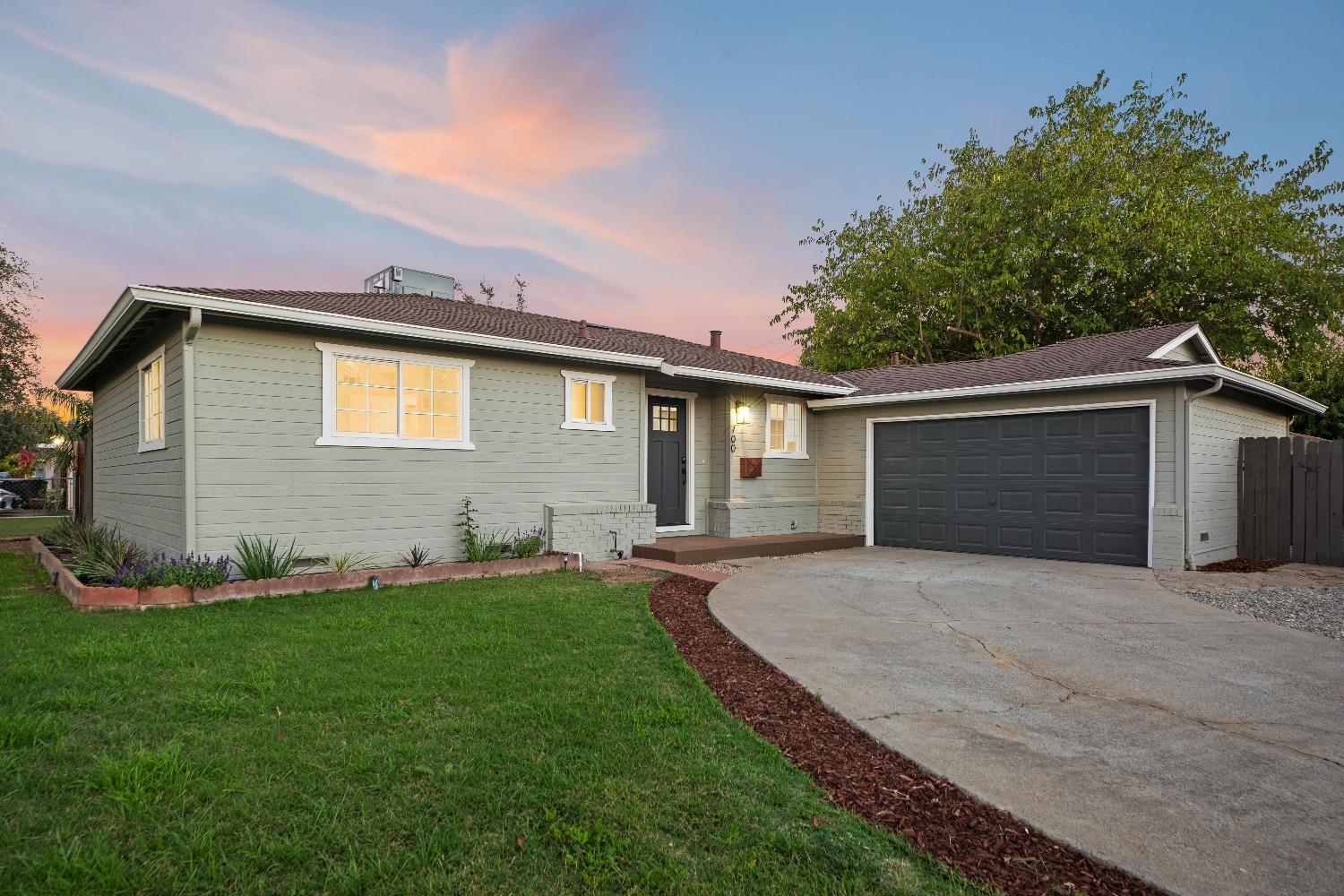 Detail Gallery Image 1 of 28 For 700 Albemarle Ave, Rio Linda,  CA 95673 - 3 Beds | 2 Baths