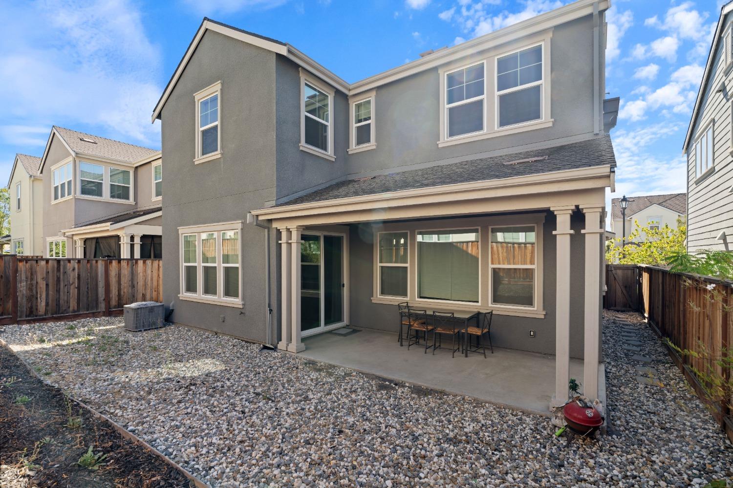 Detail Gallery Image 38 of 49 For 2100 Carbondale Cir, Dublin,  CA 94568 - 3 Beds | 3/1 Baths