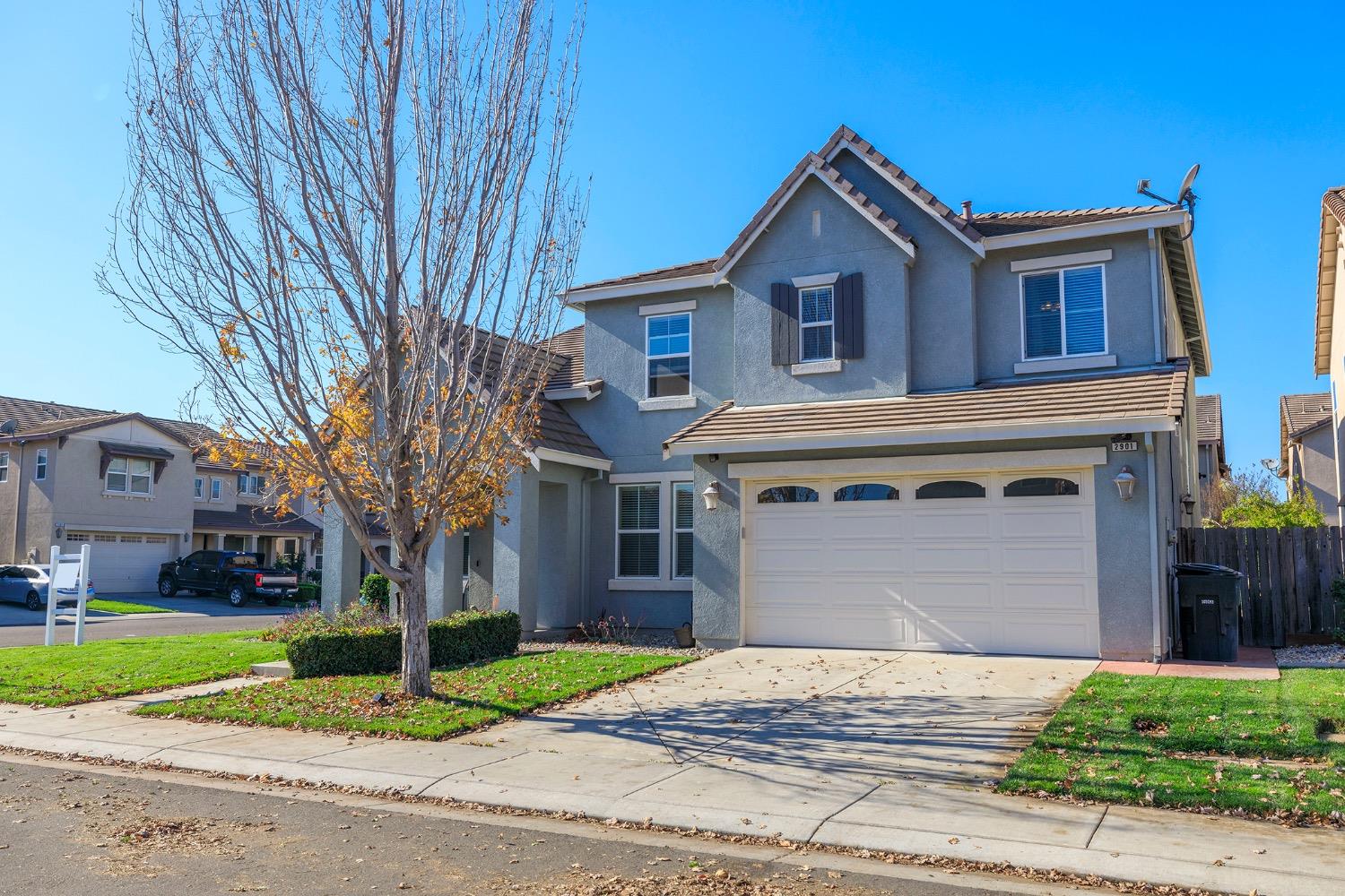 Detail Gallery Image 3 of 81 For 2901 Escalon Pl, Modesto,  CA 95355 - 4 Beds | 3 Baths