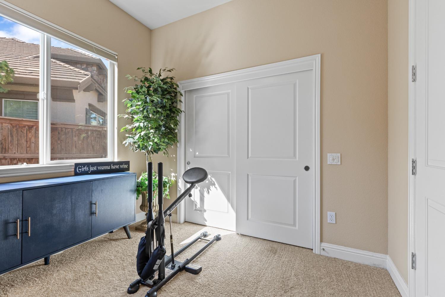 Detail Gallery Image 15 of 38 For 2136 Land End Loop, Roseville,  CA 95747 - 3 Beds | 2 Baths