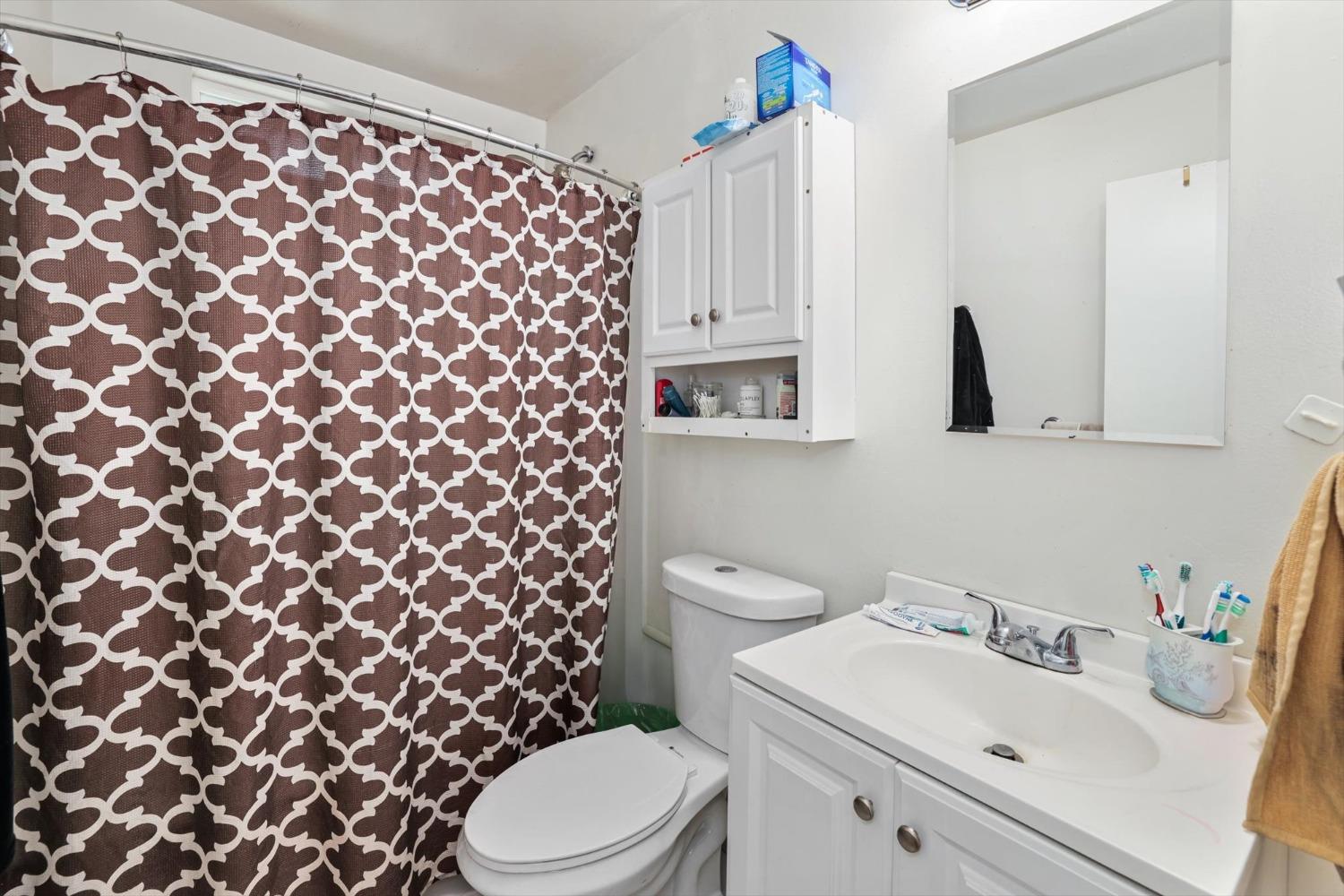 Detail Gallery Image 11 of 15 For 6244 44th St, Sacramento,  CA 95824 - 3 Beds | 2 Baths