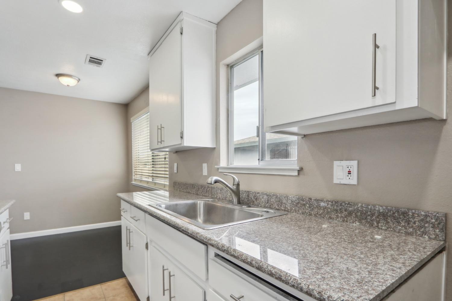 Detail Gallery Image 9 of 27 For 4415 Calandria St #4,  Stockton,  CA 95207 - 2 Beds | 1 Baths