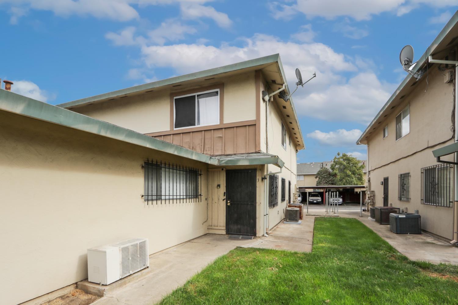 Detail Gallery Image 3 of 4 For 4410 Calandria St #3,  Stockton,  CA 95207 - 2 Beds | 1 Baths