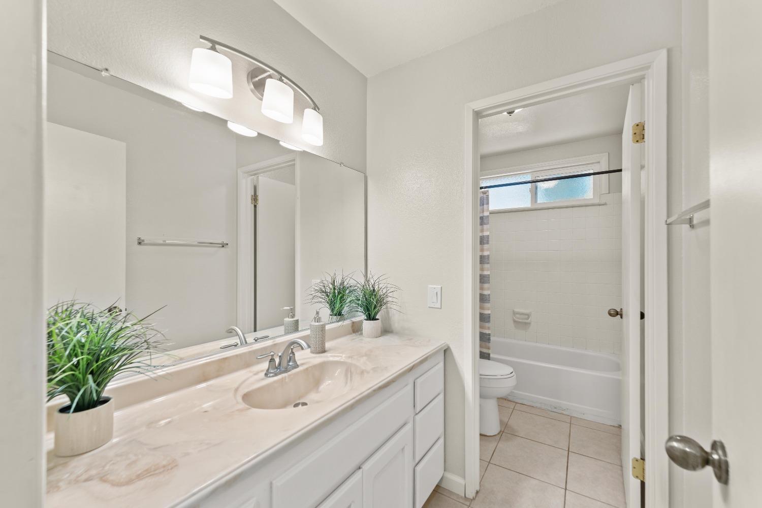 Detail Gallery Image 22 of 53 For 1236 Andalusia Dr, Sacramento,  CA 95833 - 2 Beds | 2 Baths