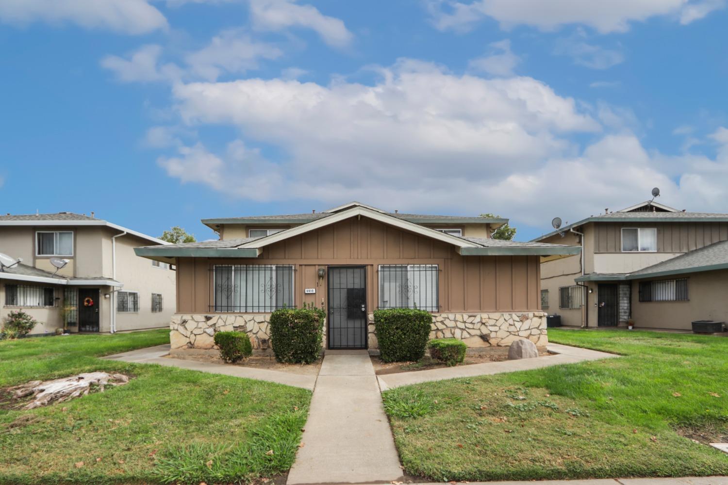 Detail Gallery Image 4 of 4 For 4410 Calandria St #3,  Stockton,  CA 95207 - 2 Beds | 1 Baths