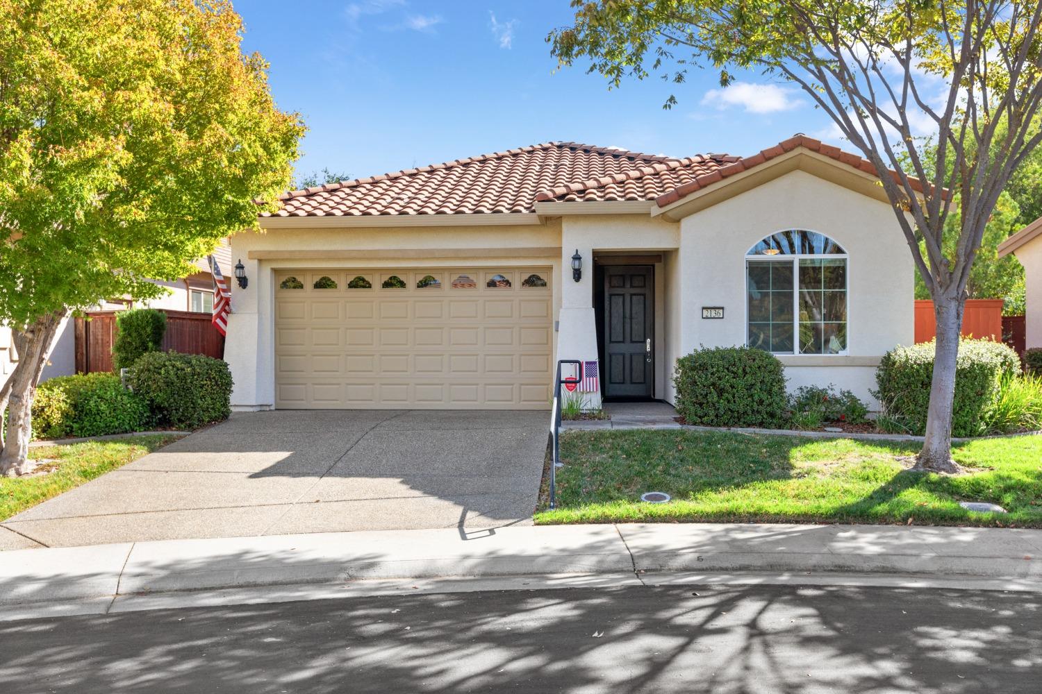 Detail Gallery Image 1 of 38 For 2136 Land End Loop, Roseville,  CA 95747 - 3 Beds | 2 Baths