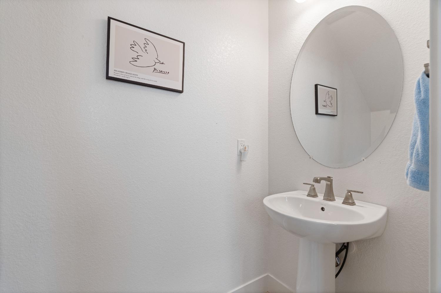 Detail Gallery Image 8 of 49 For 2100 Carbondale Cir, Dublin,  CA 94568 - 3 Beds | 3/1 Baths