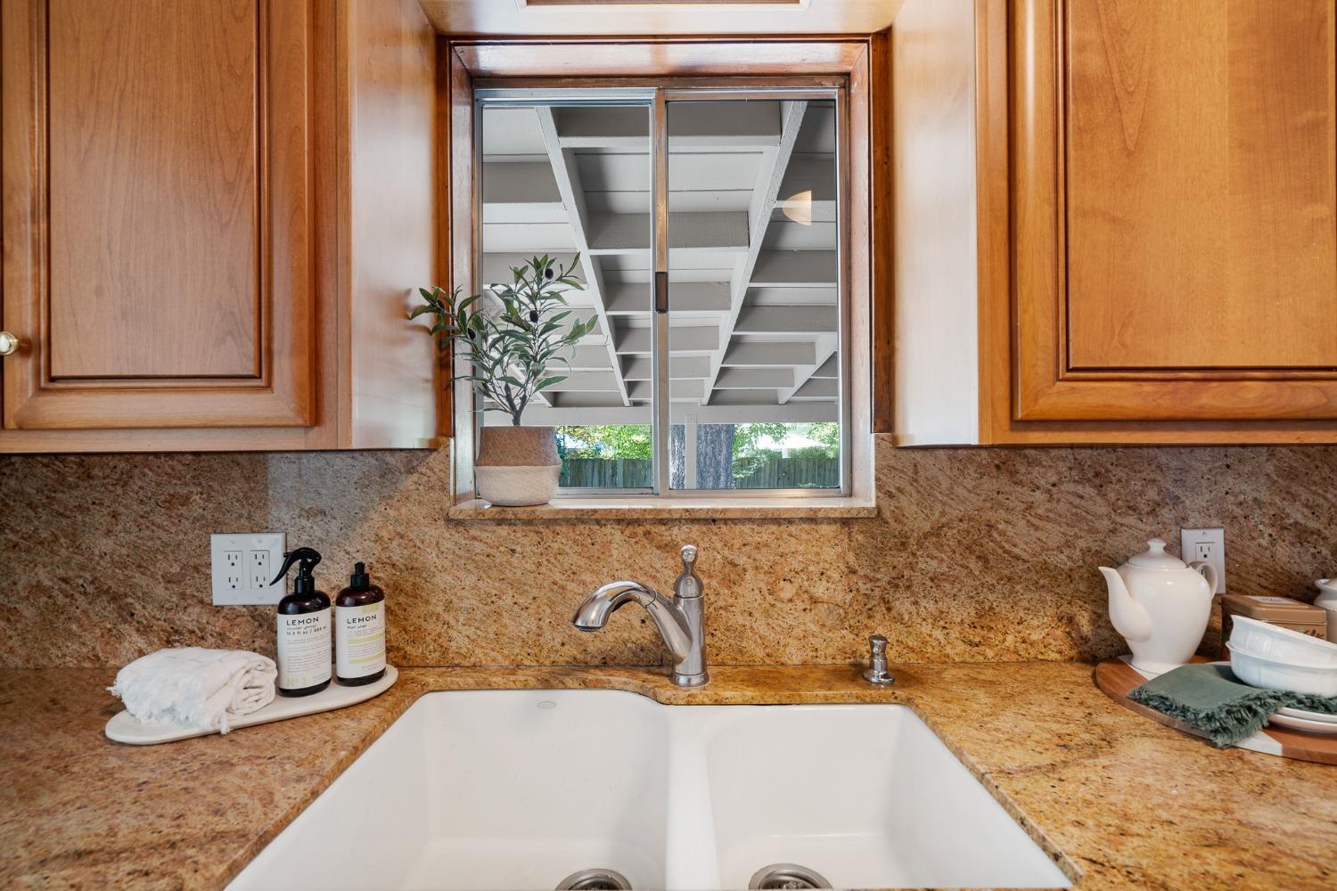 Detail Gallery Image 8 of 20 For 58 46th St, Sacramento,  CA 95819 - 3 Beds | 2 Baths