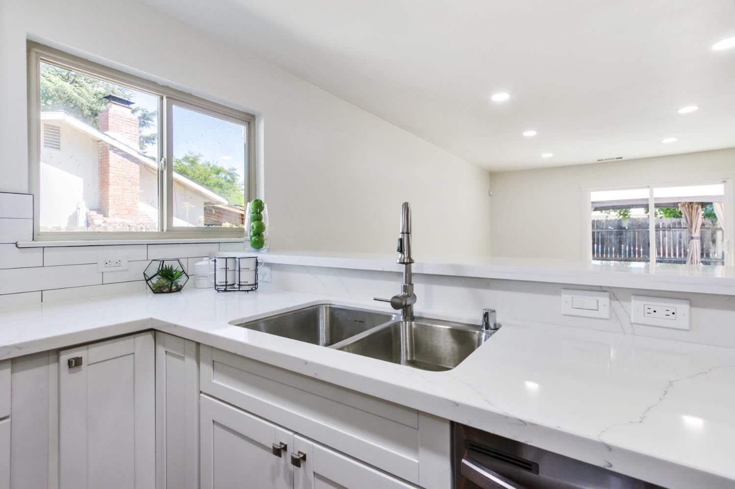 Detail Gallery Image 17 of 34 For 6732 Bodine Cir, Sacramento,  CA 95823 - 4 Beds | 2 Baths