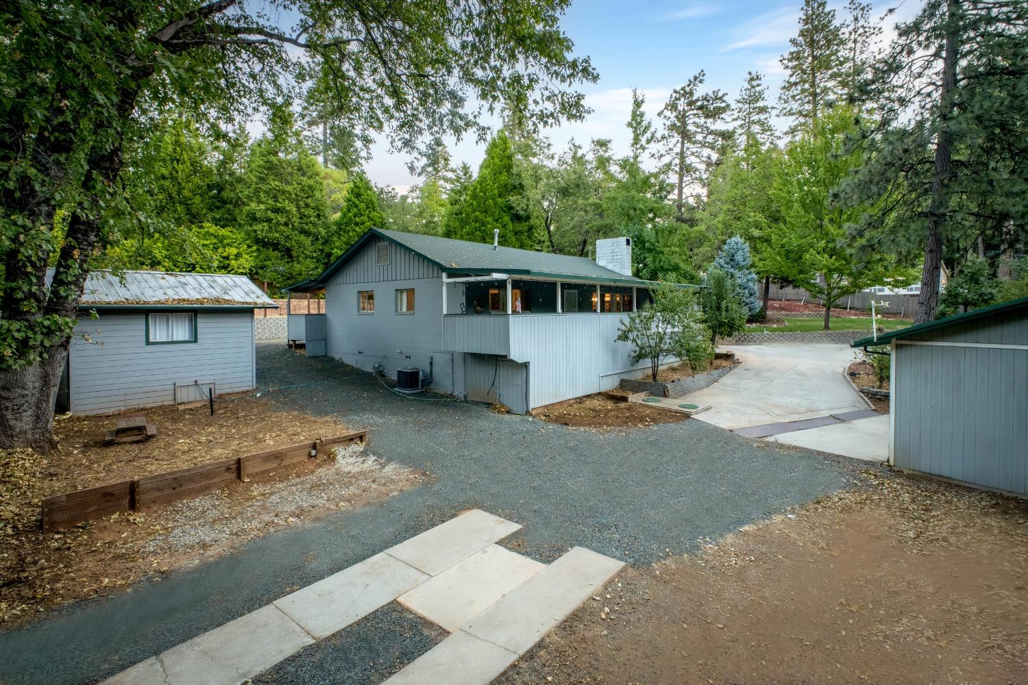 Detail Gallery Image 9 of 66 For 10428 Robin Ave, Grass Valley,  CA 95945 - 3 Beds | 2 Baths