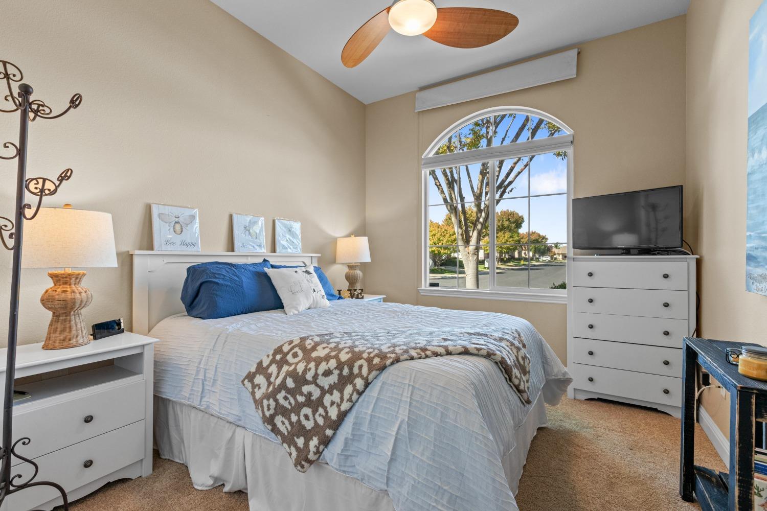 Detail Gallery Image 5 of 38 For 2136 Land End Loop, Roseville,  CA 95747 - 3 Beds | 2 Baths