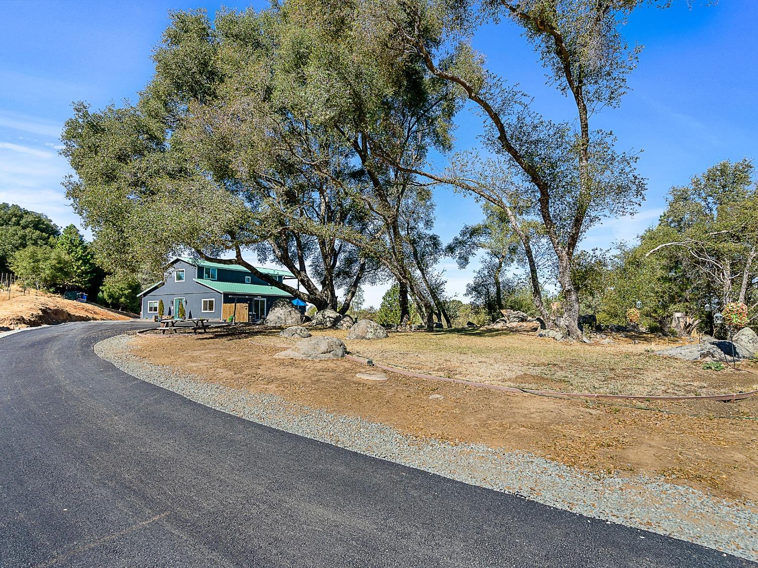 Detail Gallery Image 2 of 52 For 3102 Squirrel Hollow Rd, Somerset,  CA 95684 - 3 Beds | 3/1 Baths