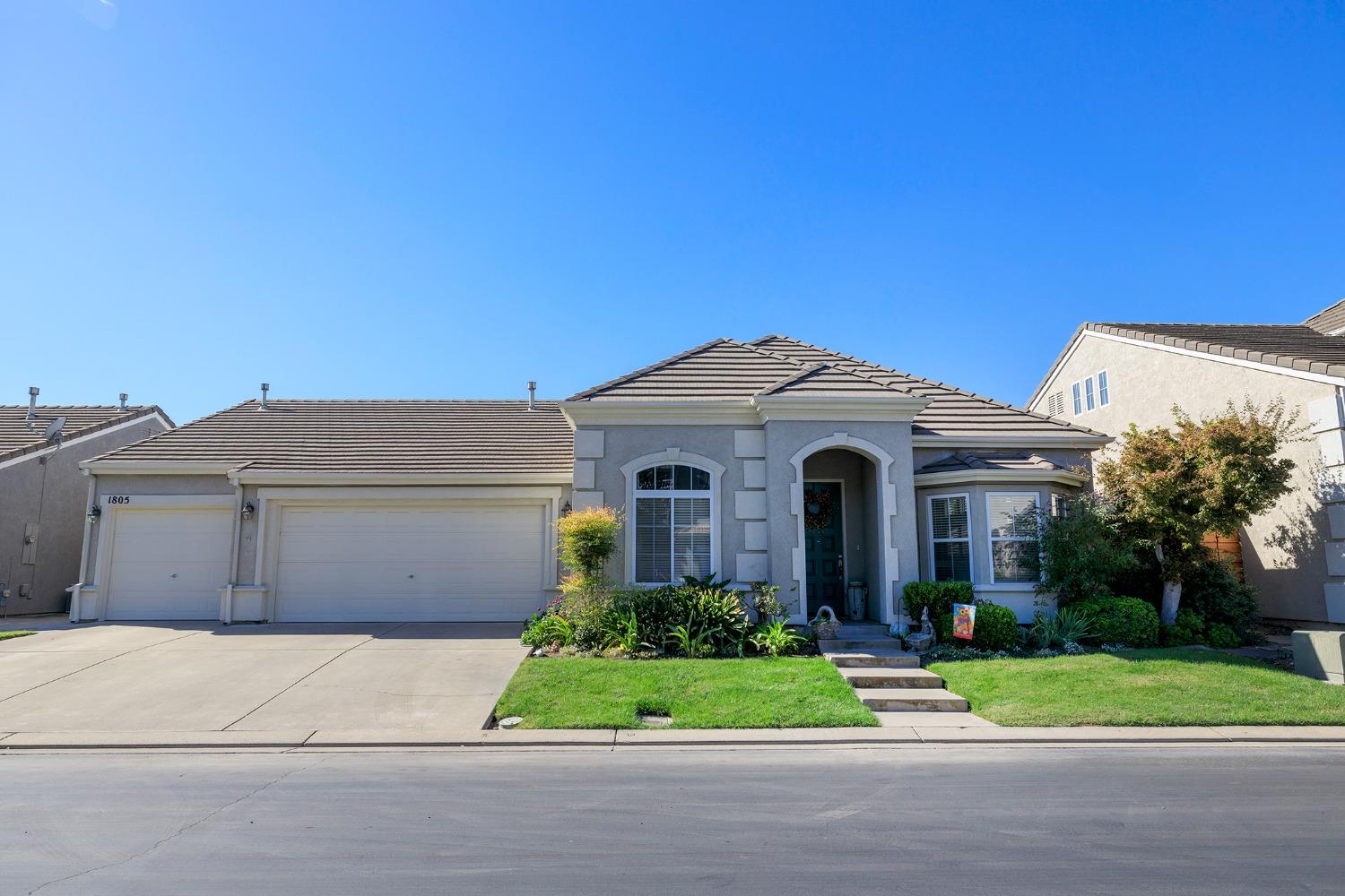 Detail Gallery Image 1 of 44 For 1805 New Chesham Ct, Modesto,  CA 95355 - 3 Beds | 2 Baths