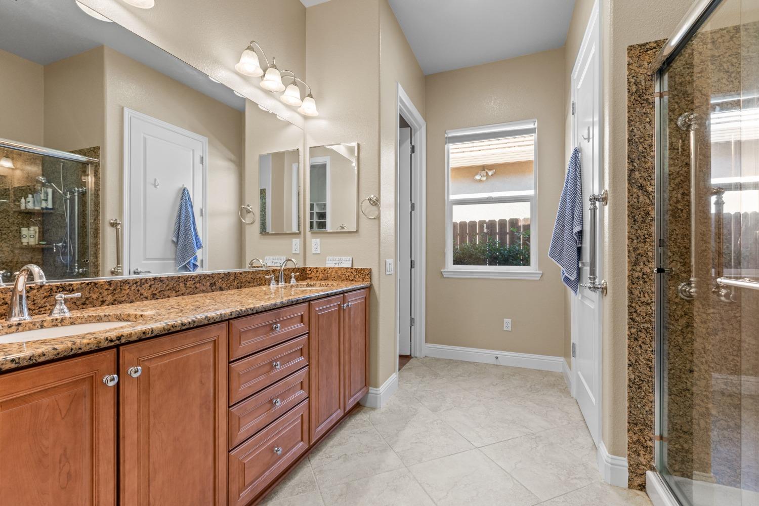 Detail Gallery Image 13 of 38 For 2136 Land End Loop, Roseville,  CA 95747 - 3 Beds | 2 Baths