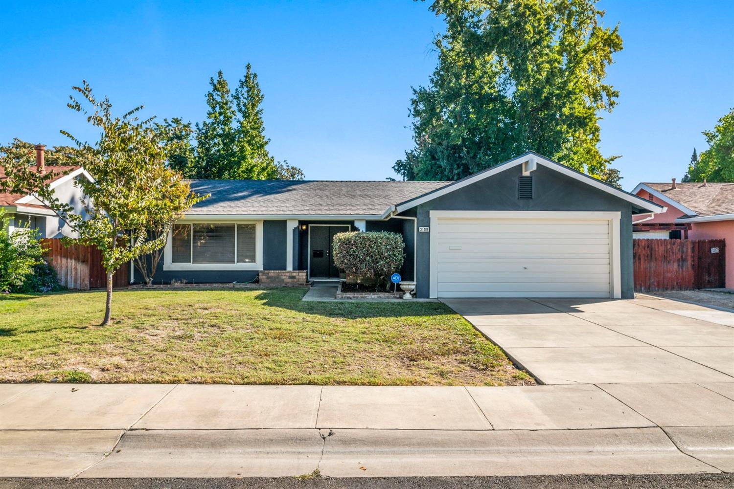 Detail Gallery Image 1 of 1 For 3108 Wiese Way, Sacramento,  CA 95833 - 3 Beds | 2 Baths