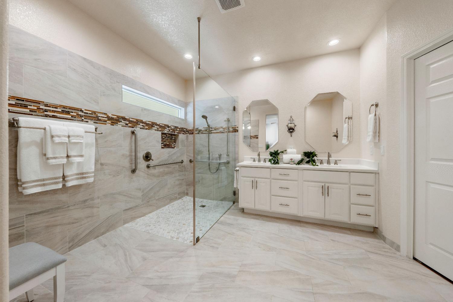 Detail Gallery Image 18 of 40 For 4904 Moonshadow Ct, Rocklin,  CA 95677 - 4 Beds | 2/1 Baths