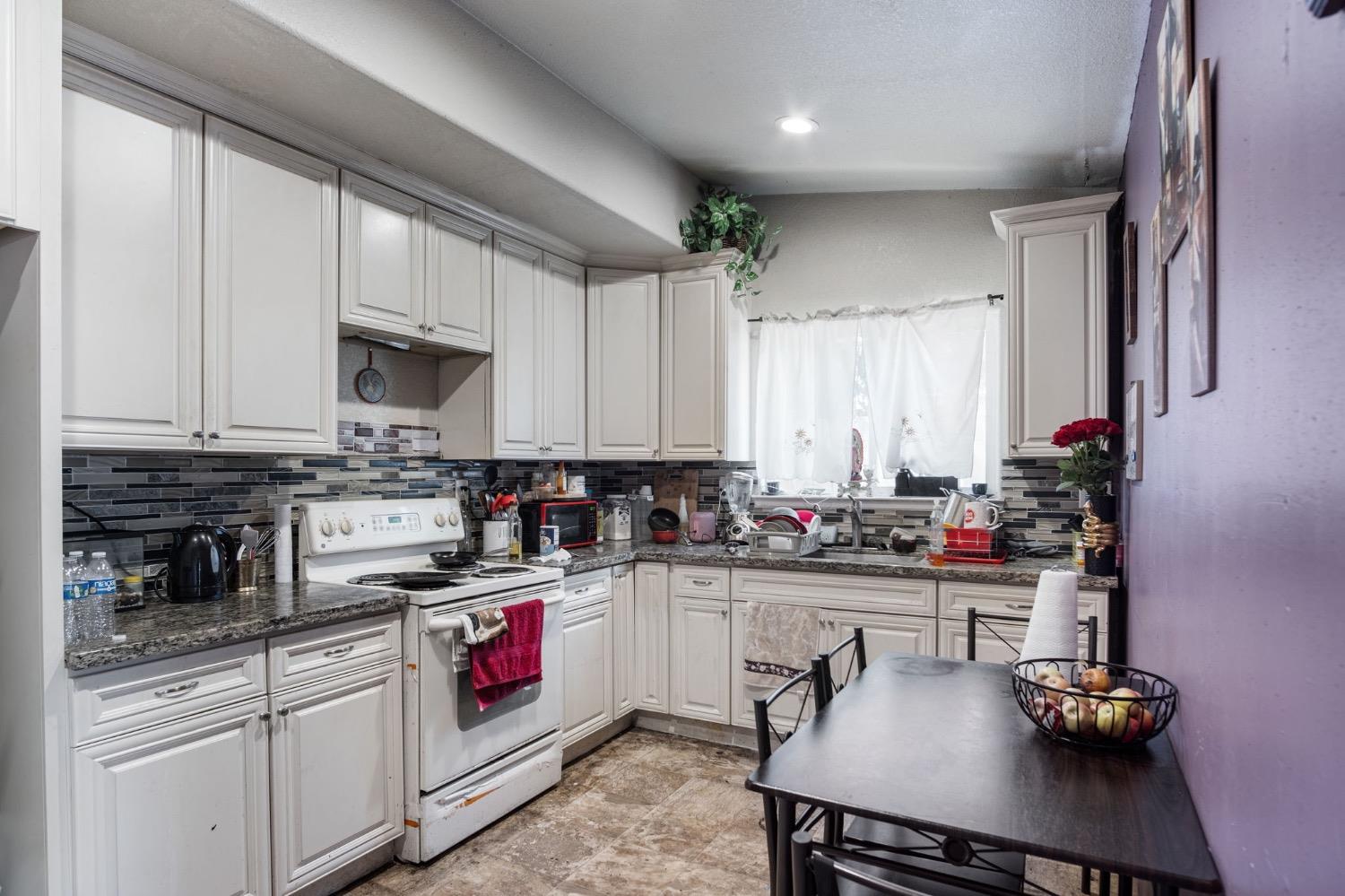 Detail Gallery Image 4 of 13 For 2750 Monte Diablo Ave, Stockton,  CA 95203 - 3 Beds | 2 Baths