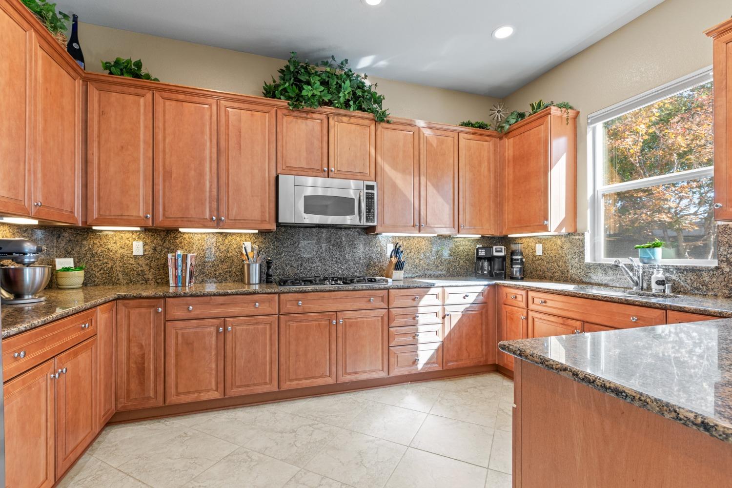 Detail Gallery Image 24 of 38 For 2136 Land End Loop, Roseville,  CA 95747 - 3 Beds | 2 Baths