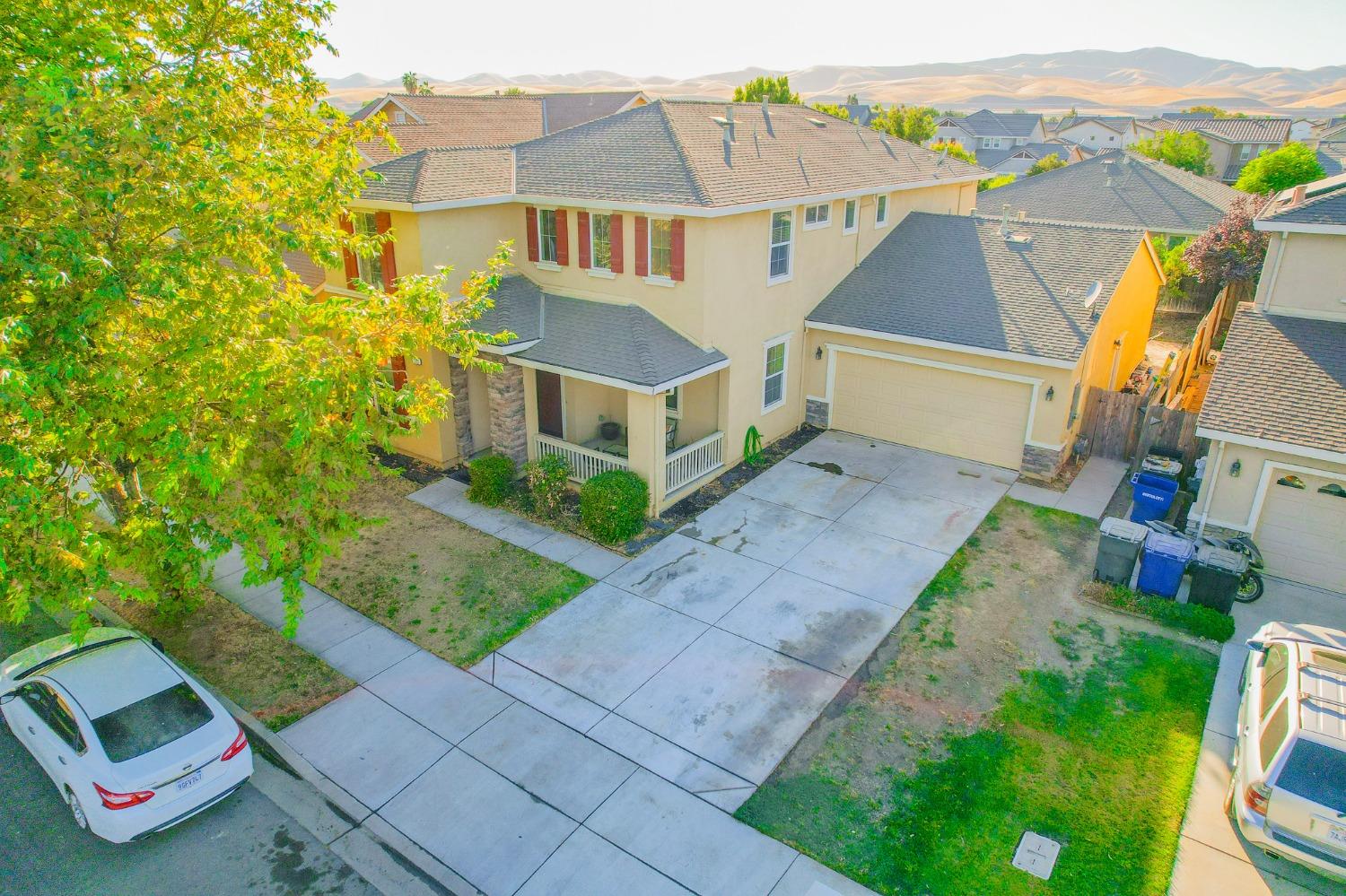 Detail Gallery Image 1 of 47 For 243 Cherry Blossom Ln, Patterson,  CA 95363 - 5 Beds | 3 Baths