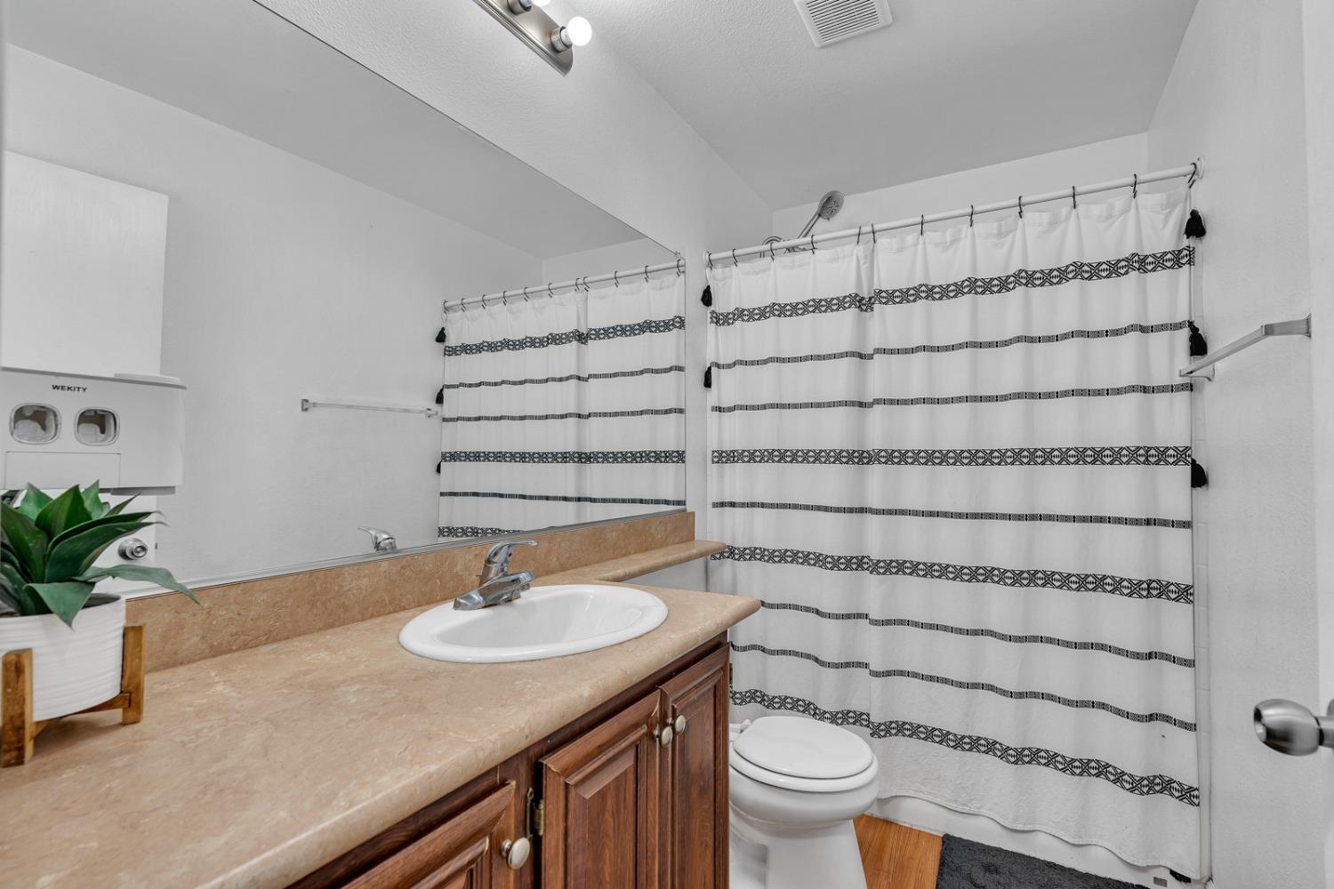 Detail Gallery Image 5 of 17 For 436 N. Mercey Springs Rd, Los Banos,  CA 93635 - 3 Beds | 1 Baths