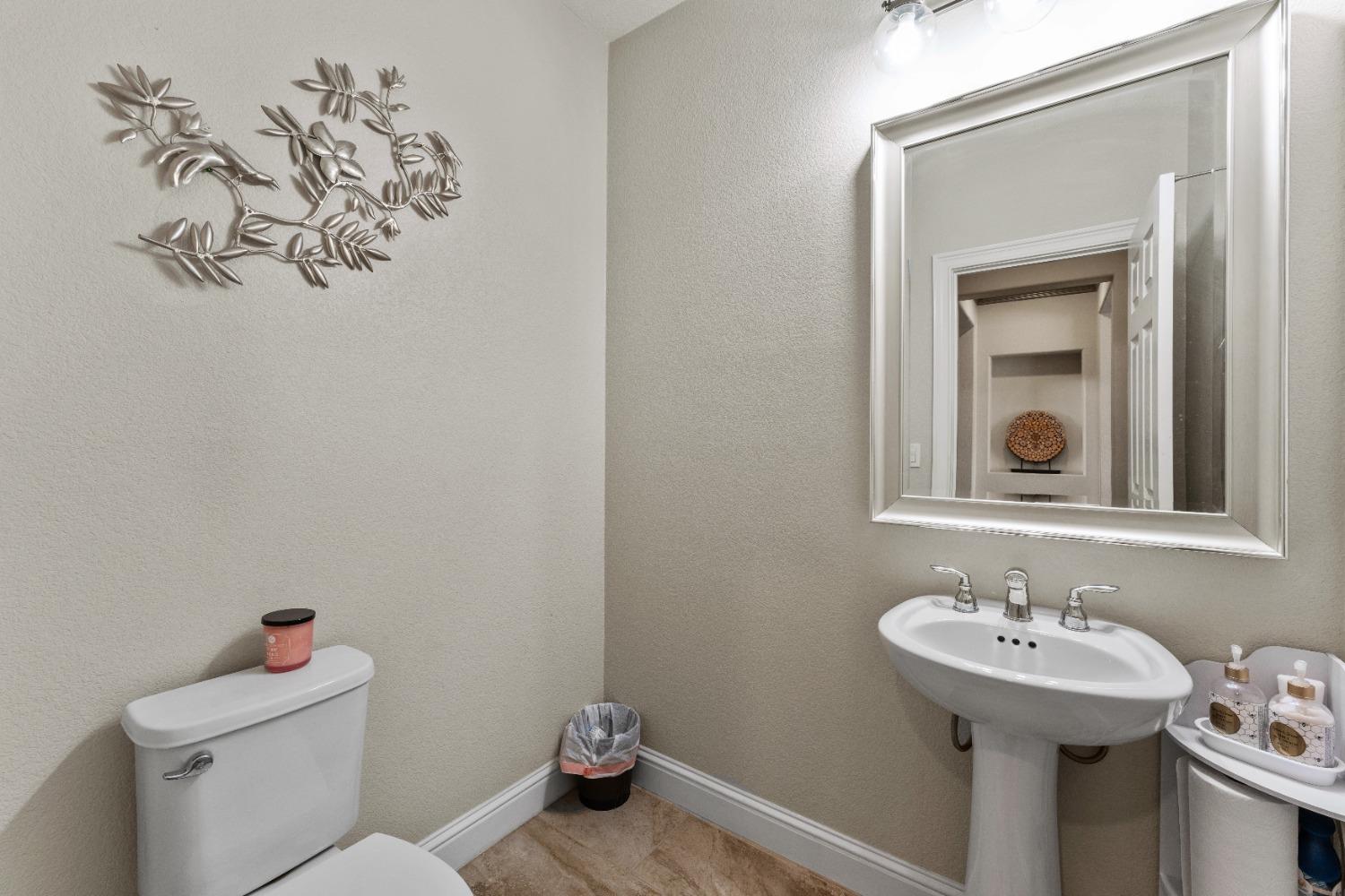 Detail Gallery Image 9 of 50 For 3049 Stonington Dr, Roseville,  CA 95747 - 5 Beds | 4/1 Baths