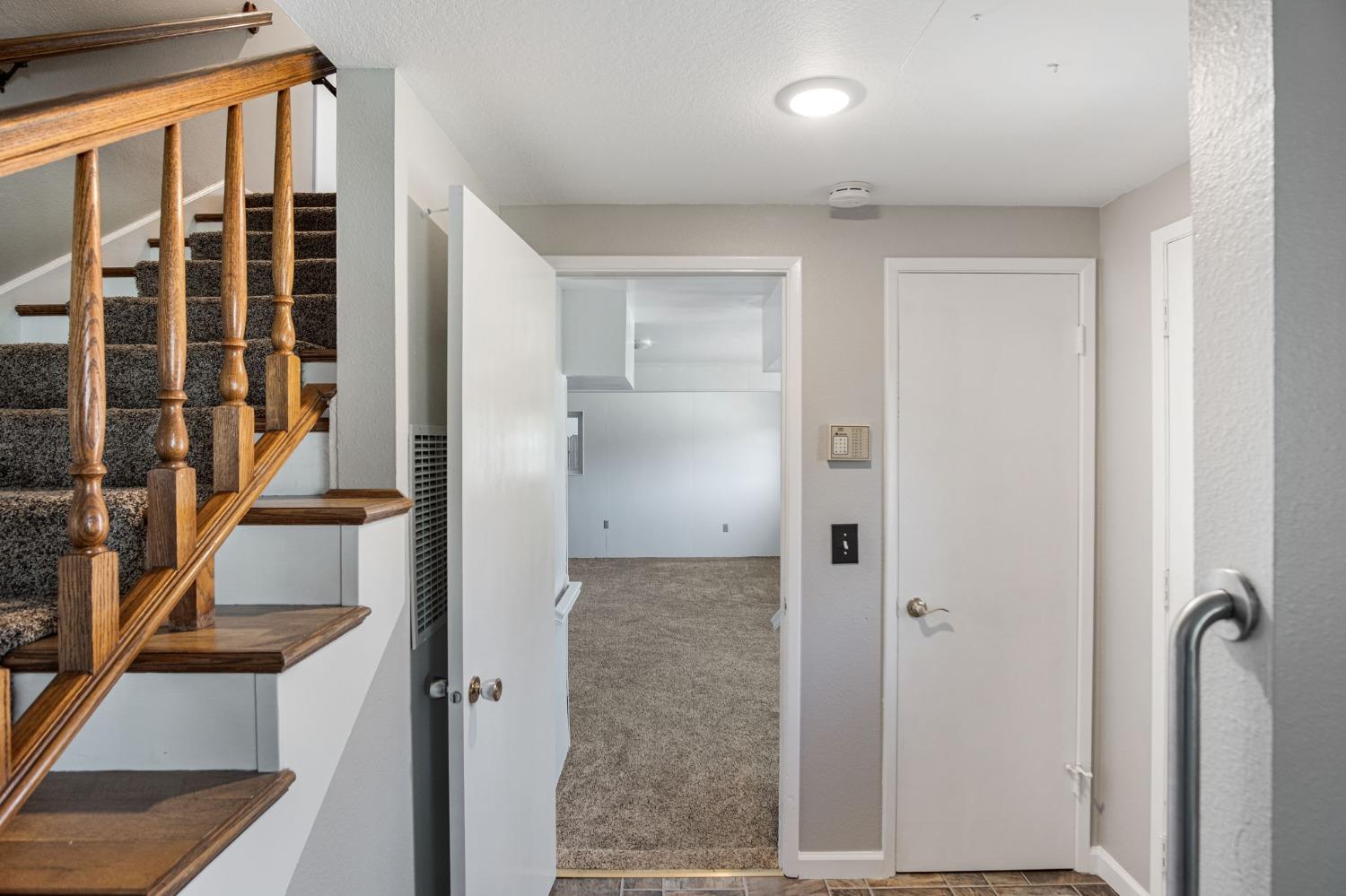 Detail Gallery Image 5 of 33 For 2105 N Denair Ave, Turlock,  CA 95382 - 3 Beds | 2/1 Baths