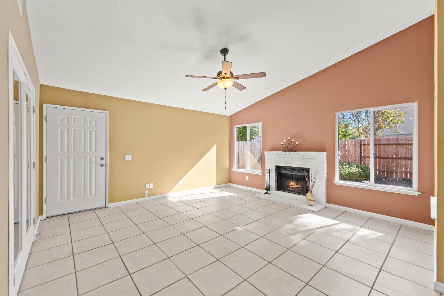 Detail Gallery Image 6 of 53 For 1236 Andalusia Dr, Sacramento,  CA 95833 - 2 Beds | 2 Baths