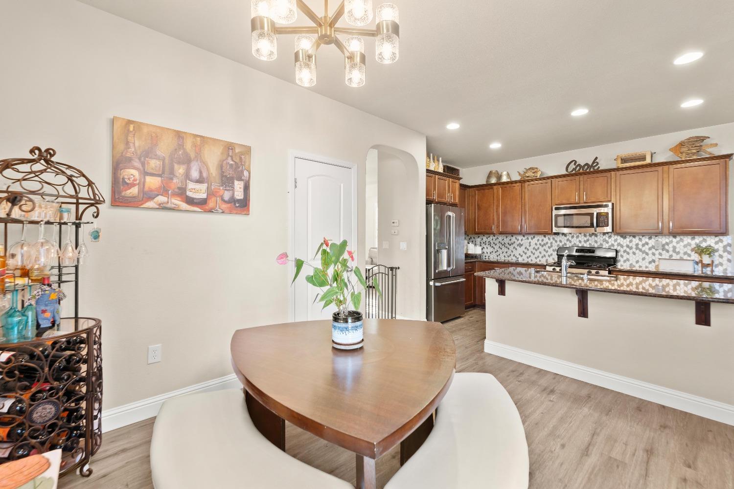 Detail Gallery Image 11 of 58 For 103 Talmont Cir, Roseville,  CA 95678 - 3 Beds | 2/1 Baths