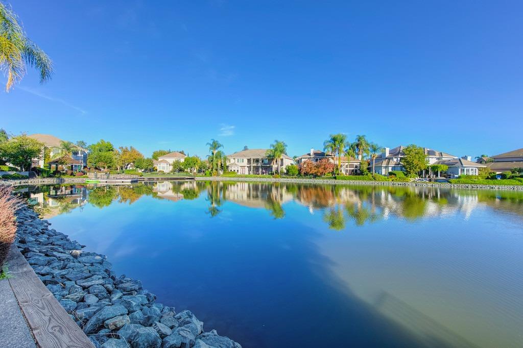 Detail Gallery Image 66 of 76 For 19 Watercrest Ct, Sacramento,  CA 95831 - 4 Beds | 3 Baths