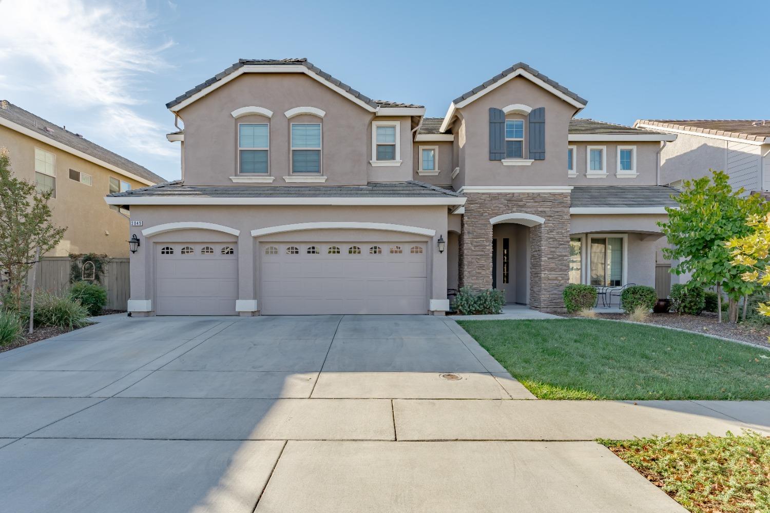 Detail Gallery Image 1 of 50 For 3049 Stonington Dr, Roseville,  CA 95747 - 5 Beds | 4/1 Baths