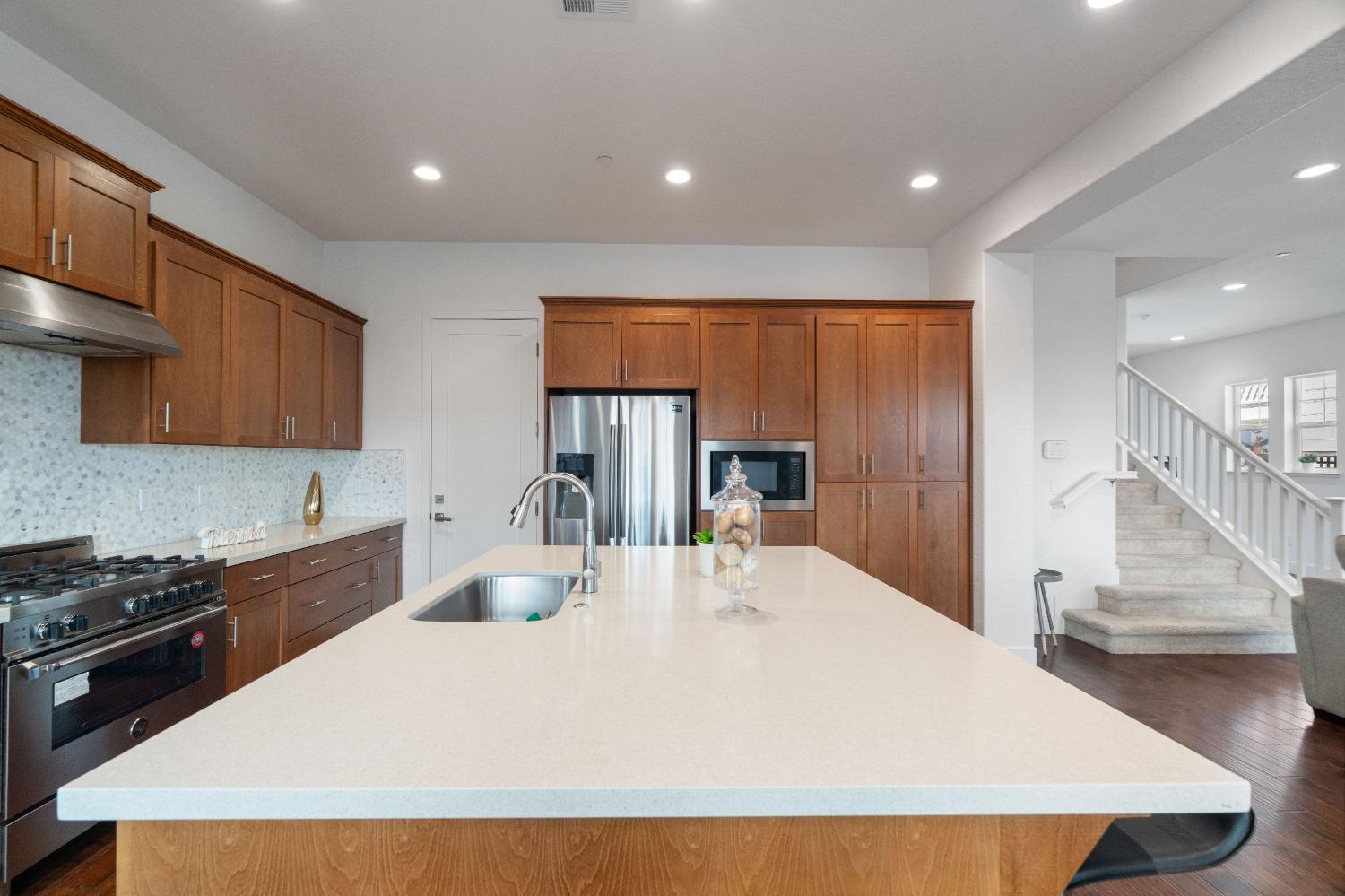 Detail Gallery Image 17 of 49 For 2100 Carbondale Cir, Dublin,  CA 94568 - 3 Beds | 3/1 Baths