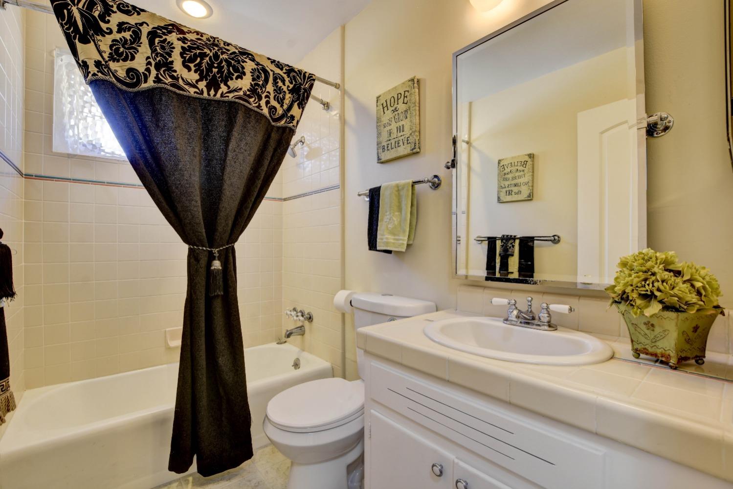 Detail Gallery Image 11 of 21 For 1753 Olympus Dr, Sacramento,  CA 95864 - 3 Beds | 2 Baths